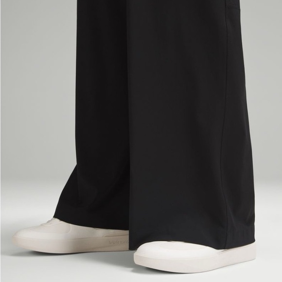 NWT Lululemon Swift Mid-Rise Wide-Leg Pant in Black Size 8 - Picture 6 of 9
